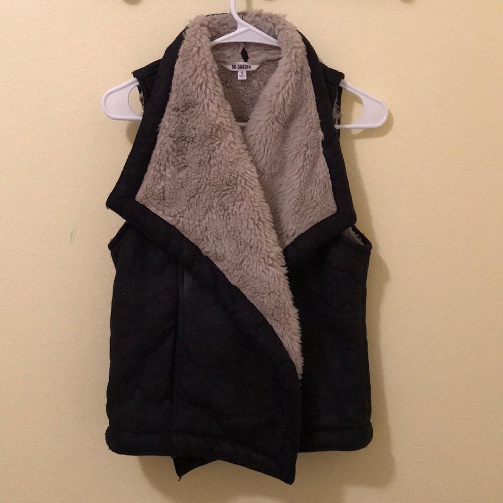BB Dakota Size Small Black Faux Shearling Vest